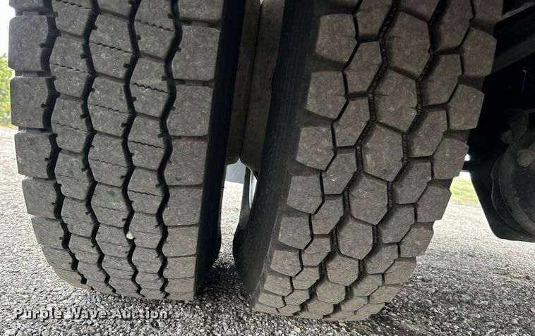 image for item OM9245 2011 Ford F750 Super Duty  bucket truck