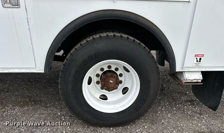 image for item OM9245 2011 Ford F750 Super Duty  bucket truck