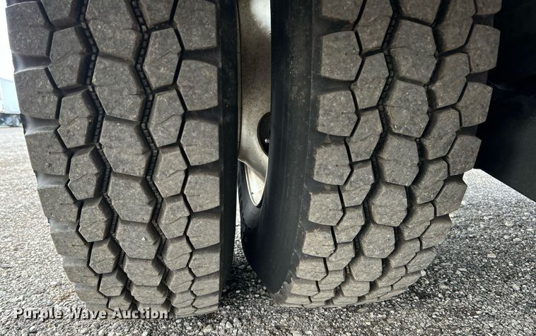 image for item OM9245 2011 Ford F750 Super Duty  bucket truck