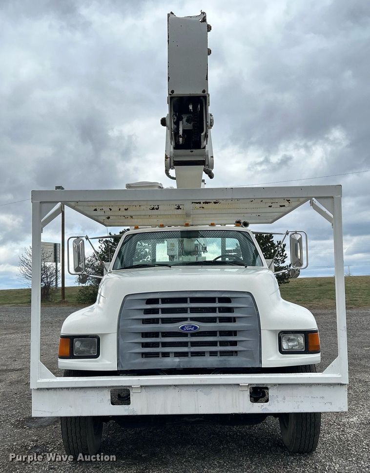image for item OM9247 1997 Ford F800 bucket truck