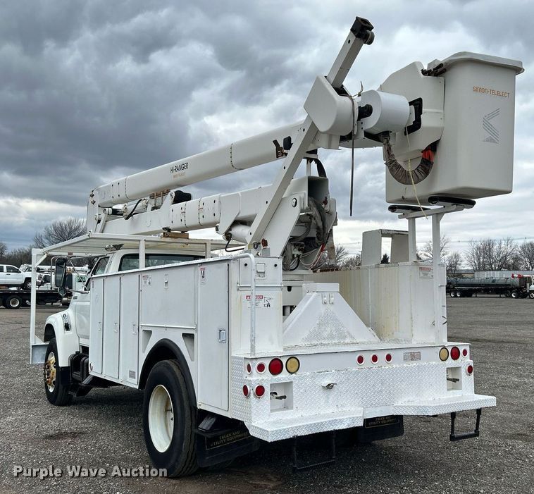 image for item OM9247 1997 Ford F800 bucket truck