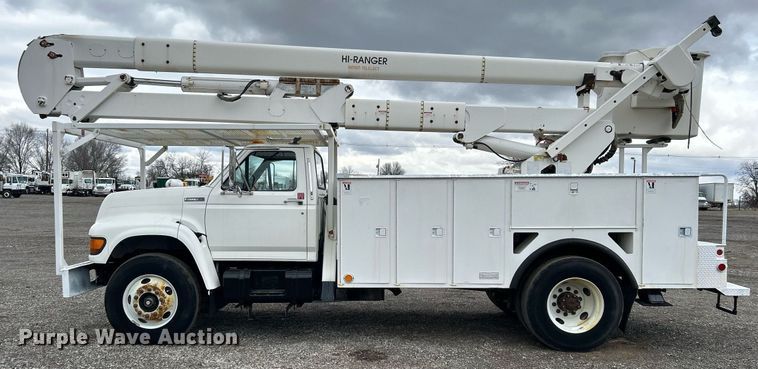 image for item OM9247 1997 Ford F800 bucket truck