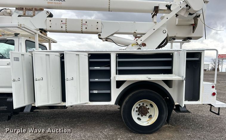 image for item OM9247 1997 Ford F800 bucket truck