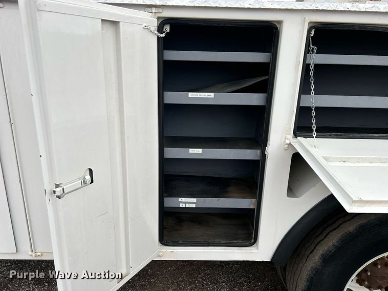 image for item OM9247 1997 Ford F800 bucket truck