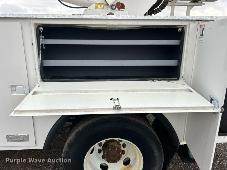 image for item OM9247 1997 Ford F800 bucket truck