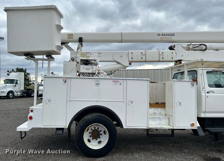 image for item OM9247 1997 Ford F800 bucket truck