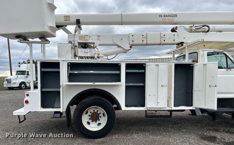 image for item OM9247 1997 Ford F800 bucket truck