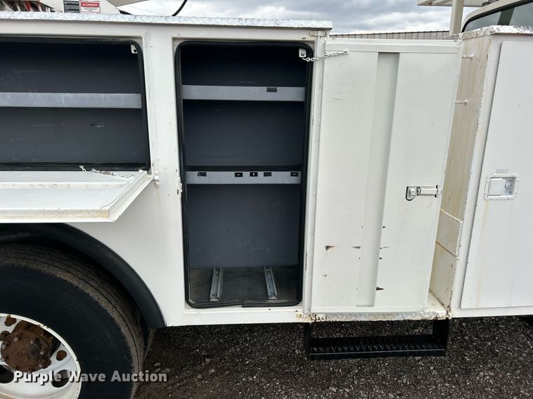 image for item OM9247 1997 Ford F800 bucket truck