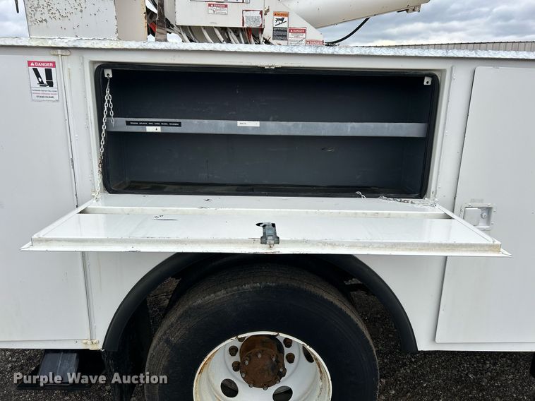 image for item OM9247 1997 Ford F800 bucket truck