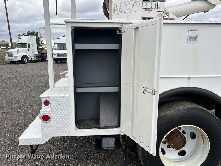 image for item OM9247 1997 Ford F800 bucket truck