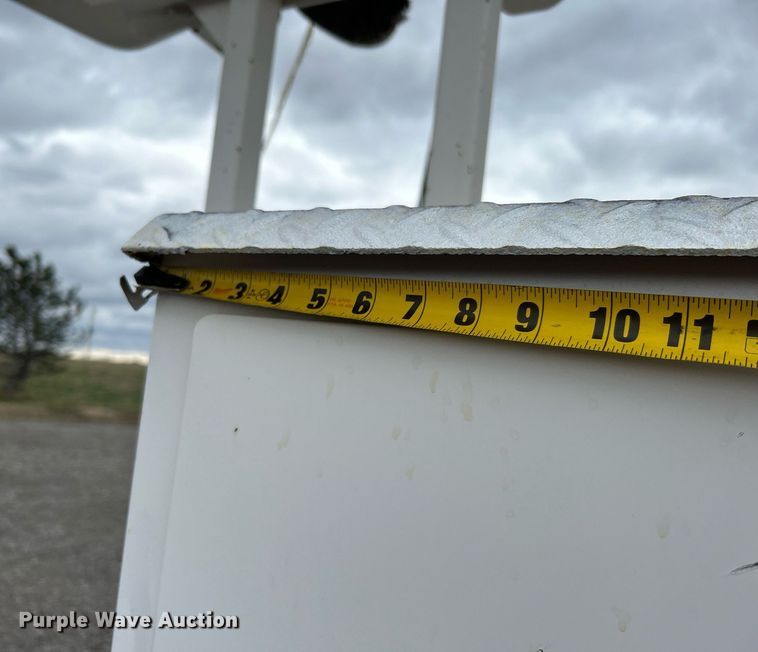 image for item OM9247 1997 Ford F800 bucket truck