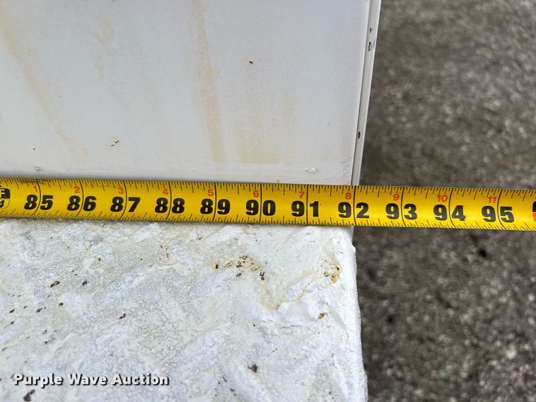 image for item OM9247 1997 Ford F800 bucket truck