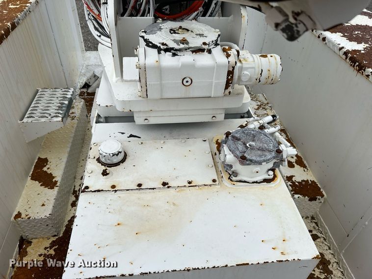 image for item OM9247 1997 Ford F800 bucket truck