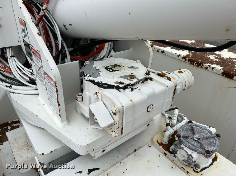 image for item OM9247 1997 Ford F800 bucket truck