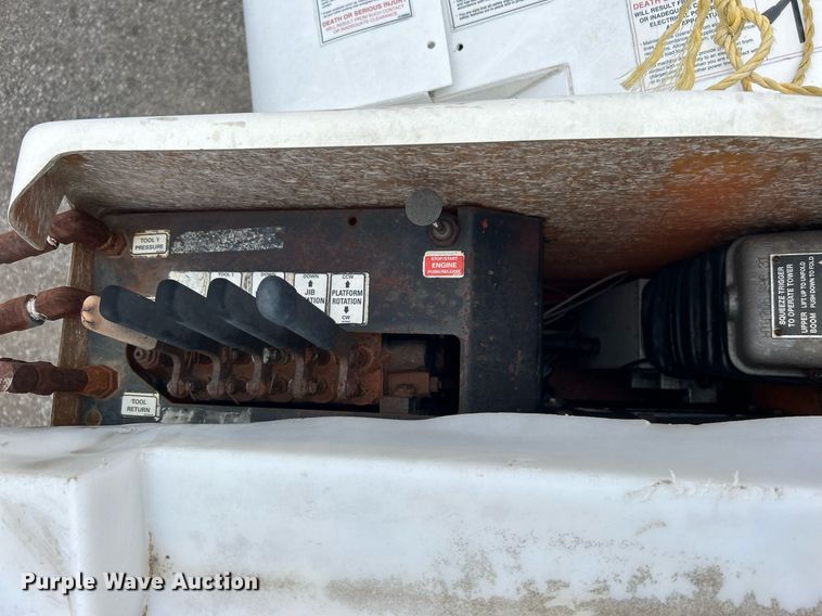 image for item OM9247 1997 Ford F800 bucket truck