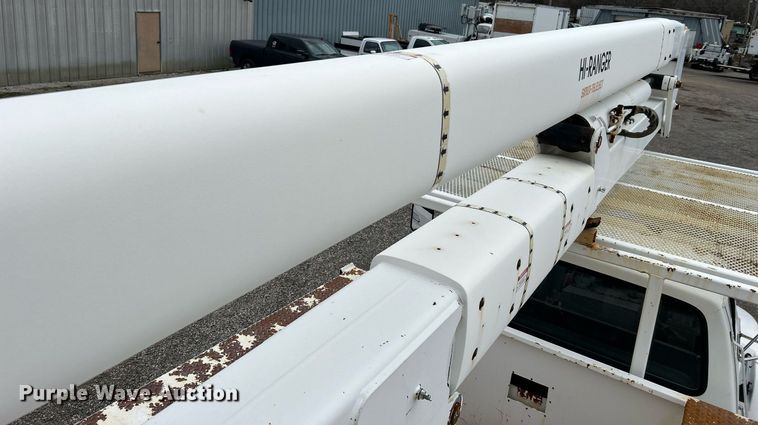 image for item OM9247 1997 Ford F800 bucket truck