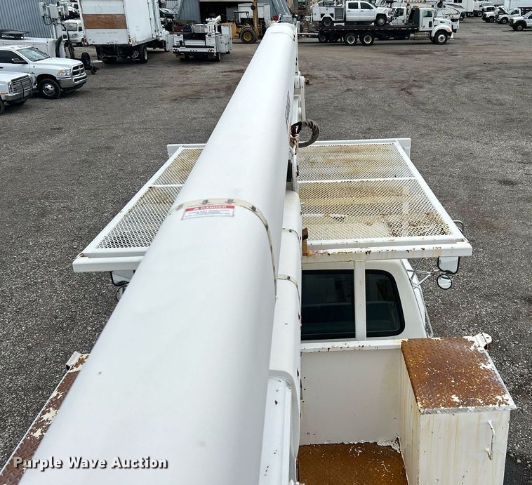 image for item OM9247 1997 Ford F800 bucket truck