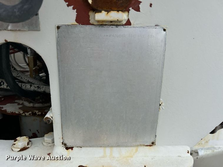 image for item OM9247 1997 Ford F800 bucket truck