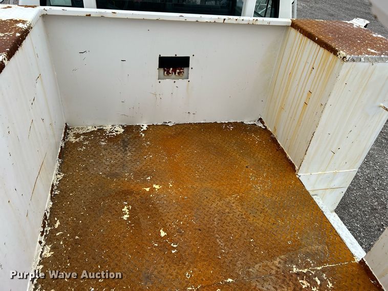 image for item OM9247 1997 Ford F800 bucket truck