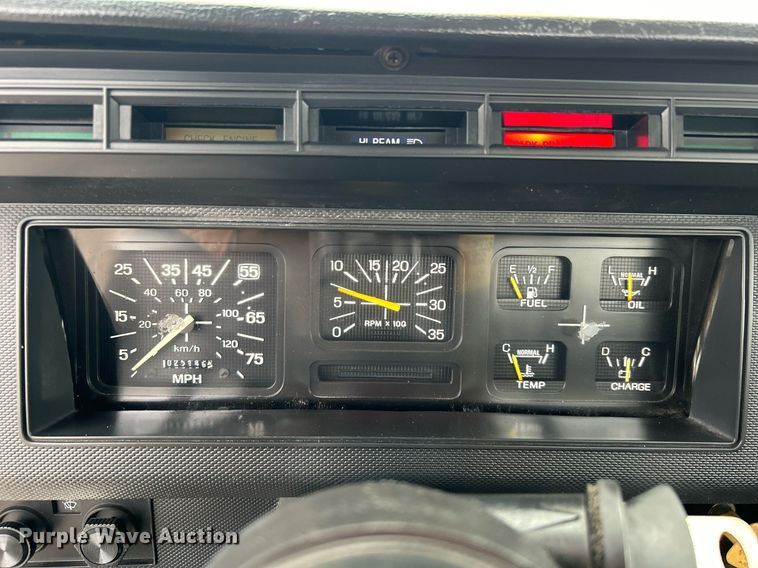 image for item OM9247 1997 Ford F800 bucket truck