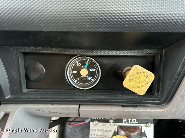 image for item OM9247 1997 Ford F800 bucket truck