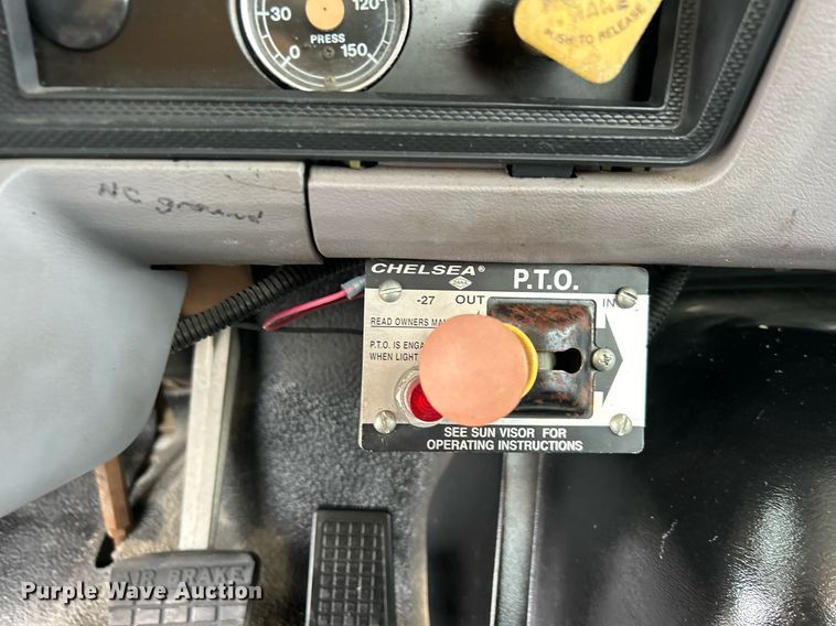 image for item OM9247 1997 Ford F800 bucket truck