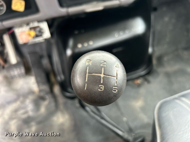 image for item OM9247 1997 Ford F800 bucket truck