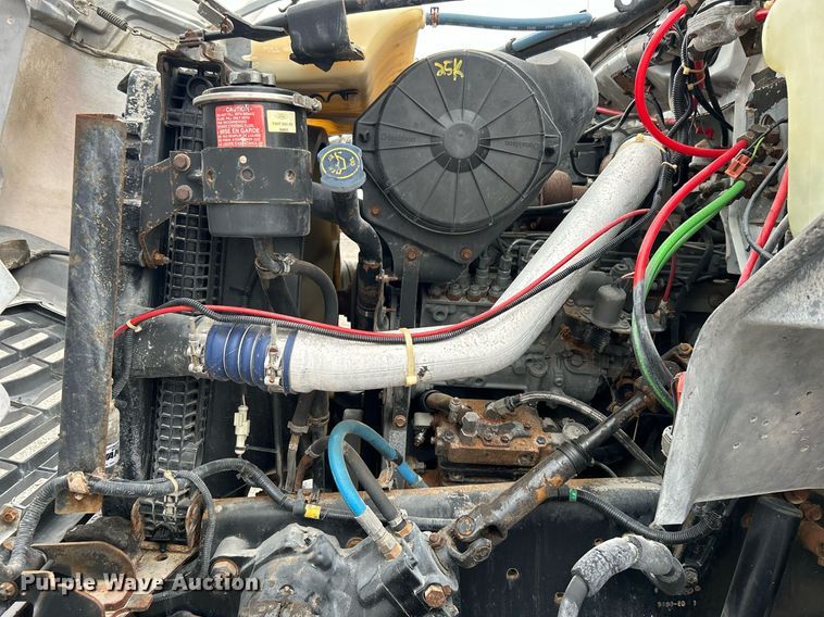 image for item OM9247 1997 Ford F800 bucket truck