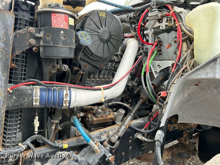 image for item OM9247 1997 Ford F800 bucket truck