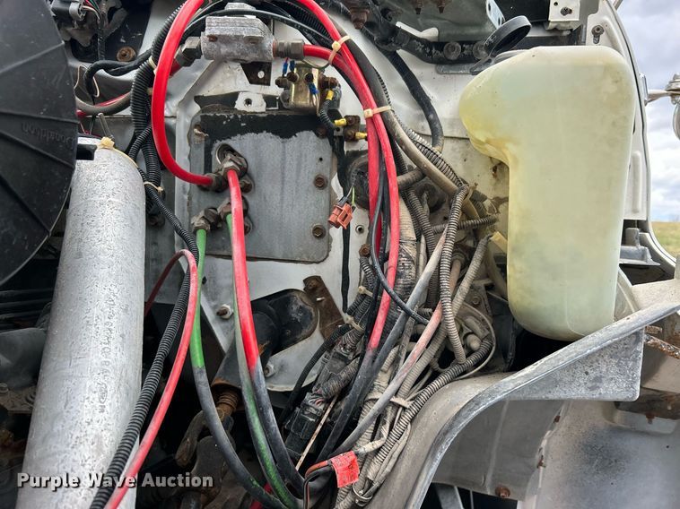 image for item OM9247 1997 Ford F800 bucket truck