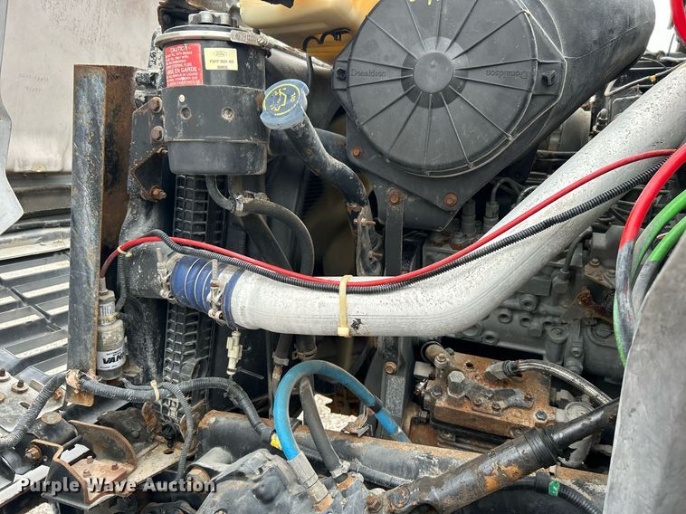 image for item OM9247 1997 Ford F800 bucket truck