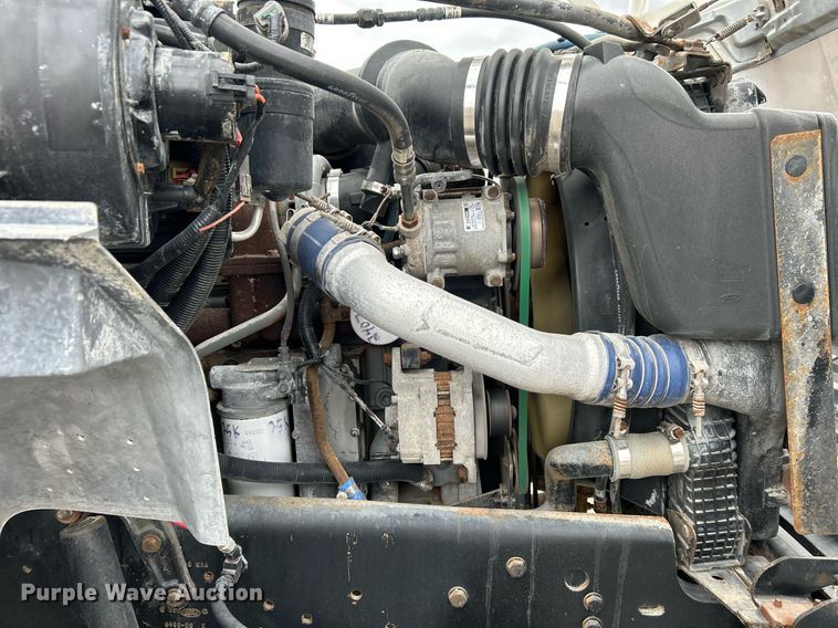 image for item OM9247 1997 Ford F800 bucket truck