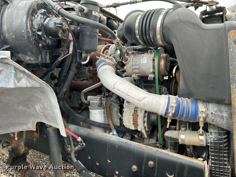 image for item OM9247 1997 Ford F800 bucket truck