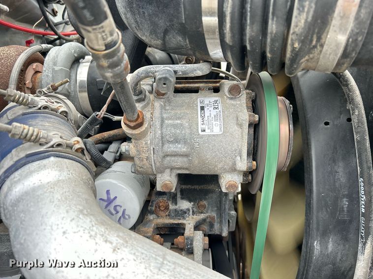 image for item OM9247 1997 Ford F800 bucket truck