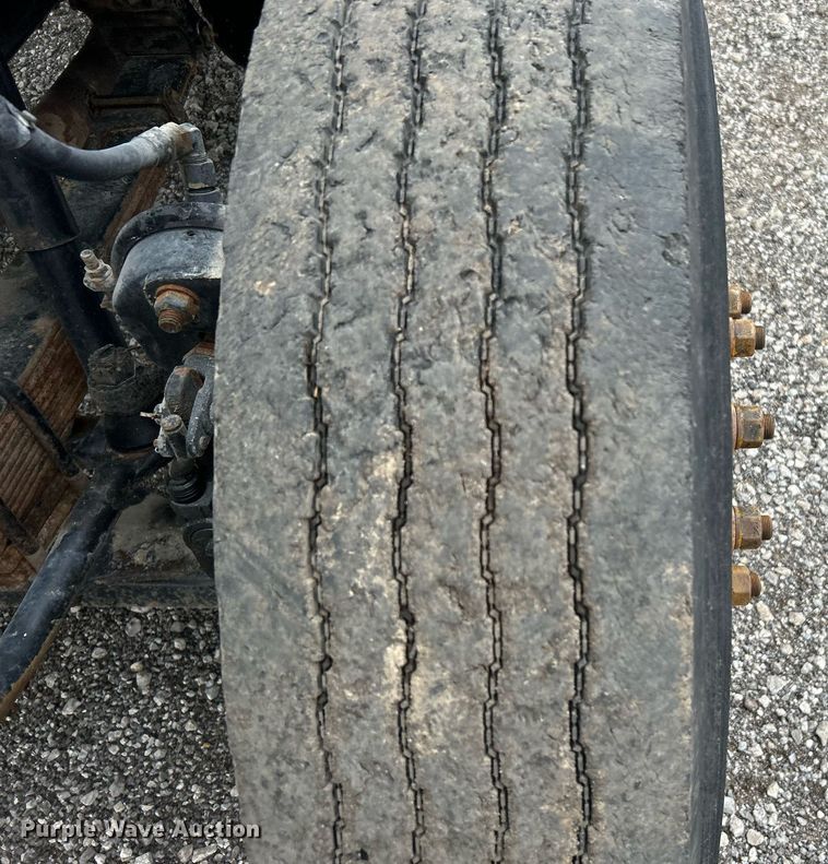 image for item OM9247 1997 Ford F800 bucket truck