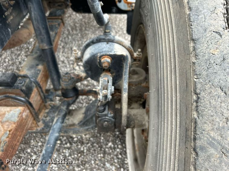 image for item OM9247 1997 Ford F800 bucket truck