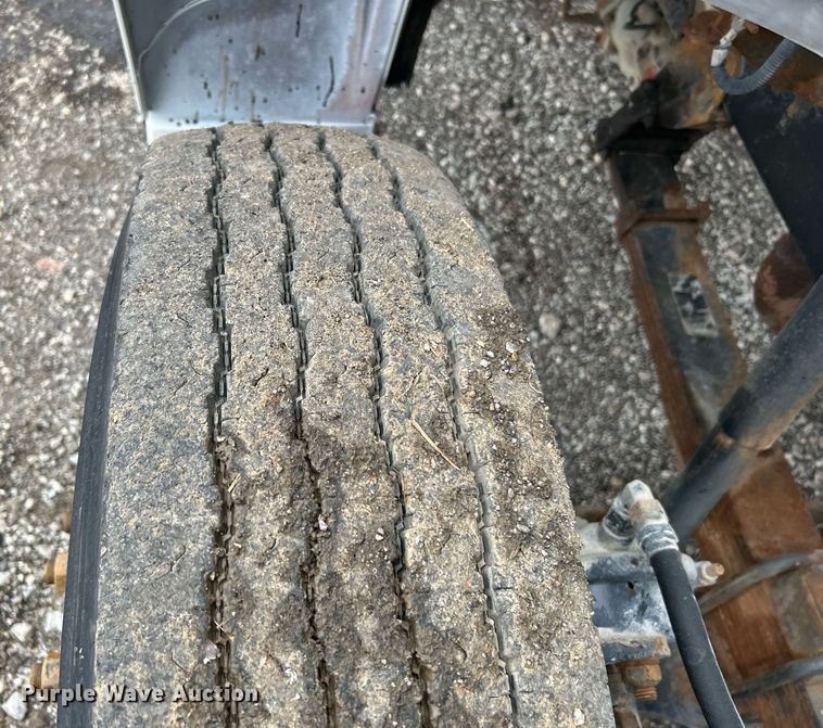 image for item OM9247 1997 Ford F800 bucket truck