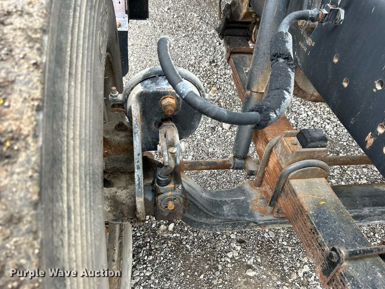 image for item OM9247 1997 Ford F800 bucket truck
