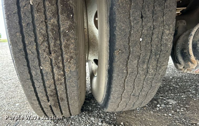 image for item OM9247 1997 Ford F800 bucket truck