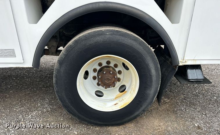 image for item OM9247 1997 Ford F800 bucket truck