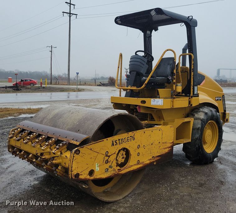 image for item DL7820 2008 Caterpillar CS423E single drum vibratory roller