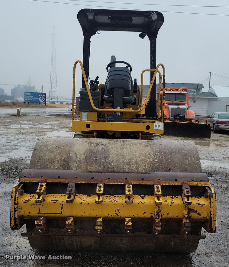 image for item DL7820 2008 Caterpillar CS423E single drum vibratory roller