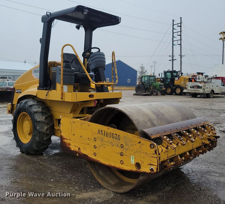 image for item DL7820 2008 Caterpillar CS423E single drum vibratory roller