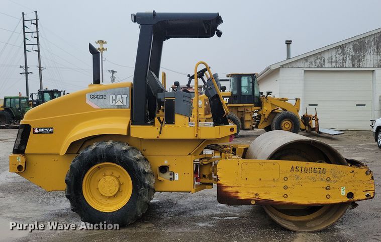 image for item DL7820 2008 Caterpillar CS423E single drum vibratory roller