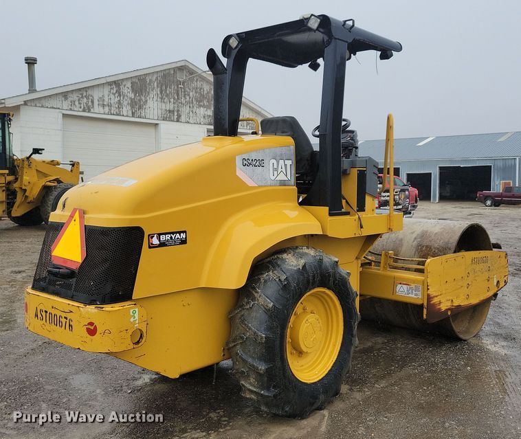 image for item DL7820 2008 Caterpillar CS423E single drum vibratory roller