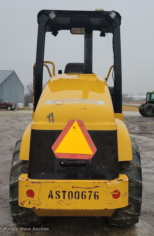 image for item DL7820 2008 Caterpillar CS423E single drum vibratory roller