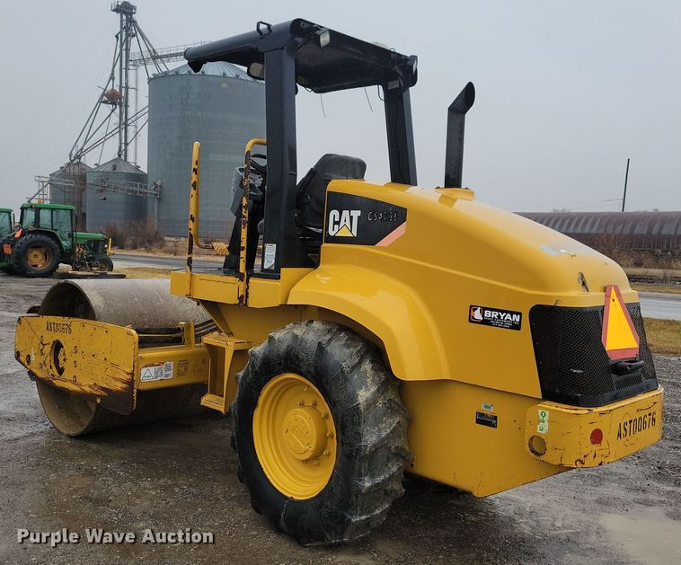 image for item DL7820 2008 Caterpillar CS423E single drum vibratory roller