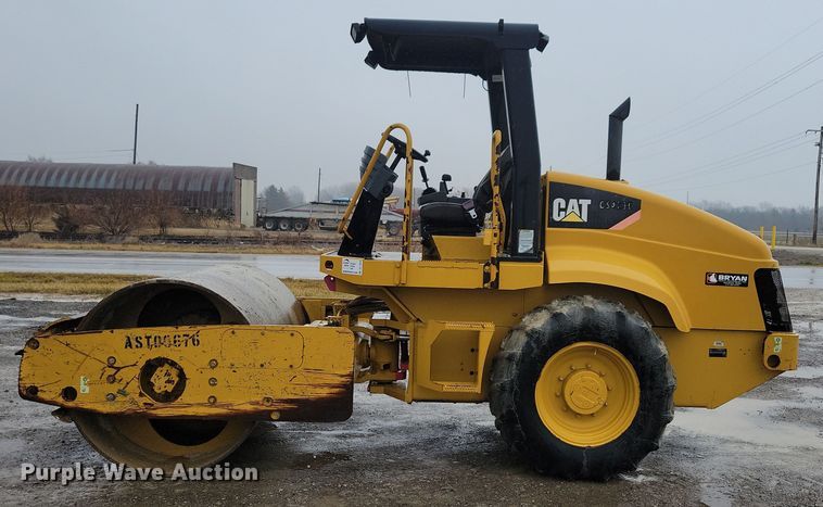 image for item DL7820 2008 Caterpillar CS423E single drum vibratory roller