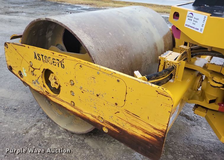 image for item DL7820 2008 Caterpillar CS423E single drum vibratory roller