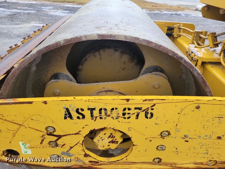 image for item DL7820 2008 Caterpillar CS423E single drum vibratory roller